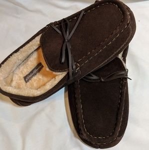 Eddie Bauer Mens Suede Cushioned Slippers.